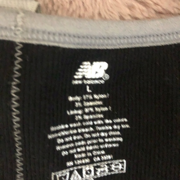 Under Armour sports Bra. SEAMLESS!!! - Picture 4 of 5